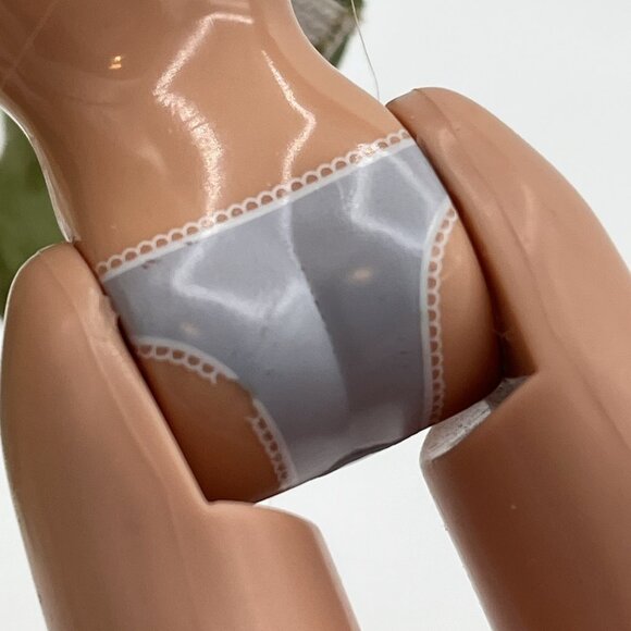 Bratz Passion 4 Fashion Cloe First Edition MGA Doll 2006 Closed Mouth - Picture 12 of 12